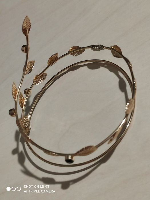 Спіральний браслет на плече (arm cuff).