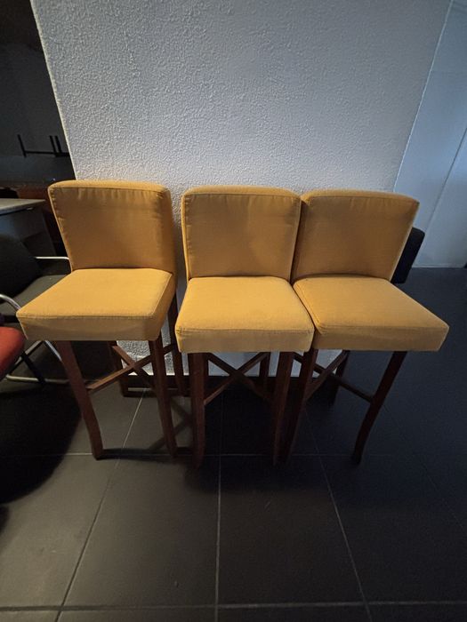 Cadeiras amarelas