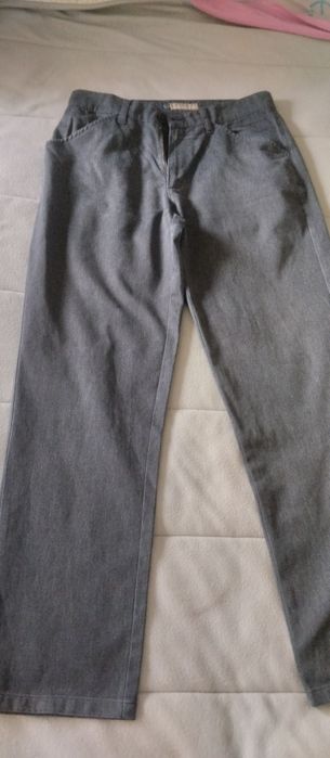 Calças de homem em bom estado