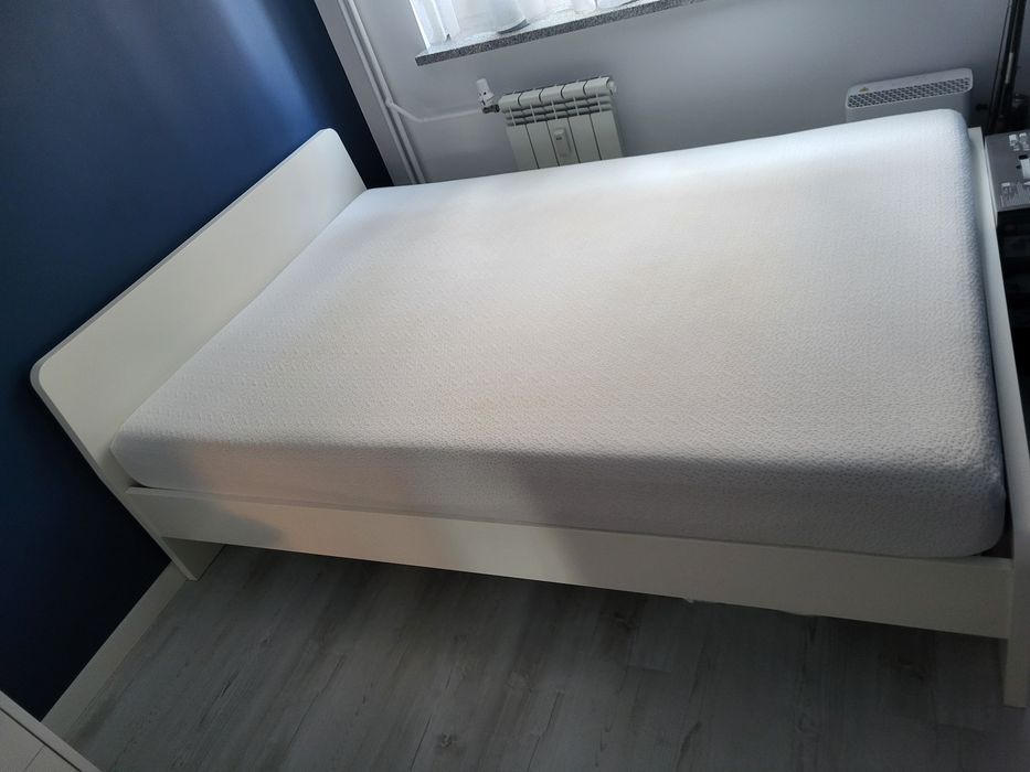 Łóżko Ikea 140x200 z materacem Wellpur.
