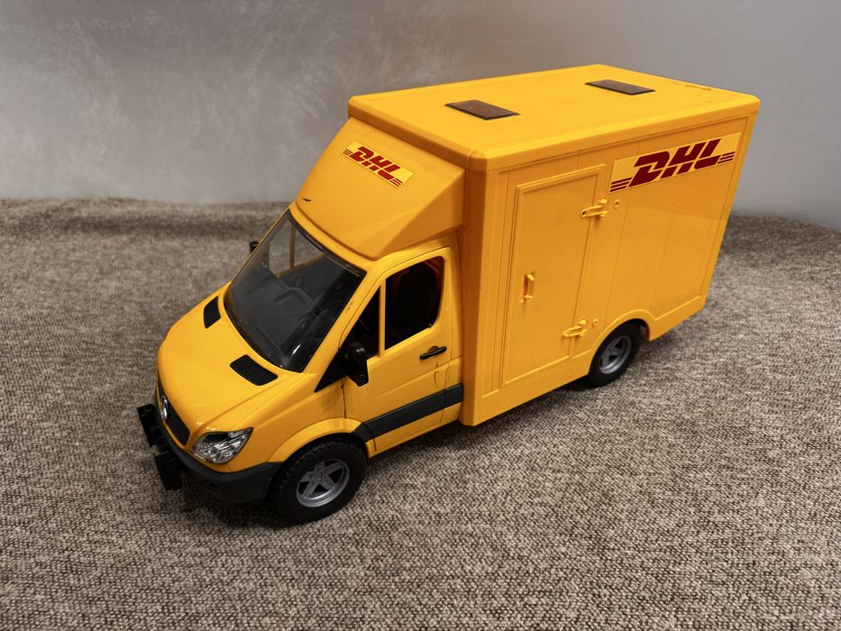 Машинка Bruder фургон Mercedes Sprinter DHL
