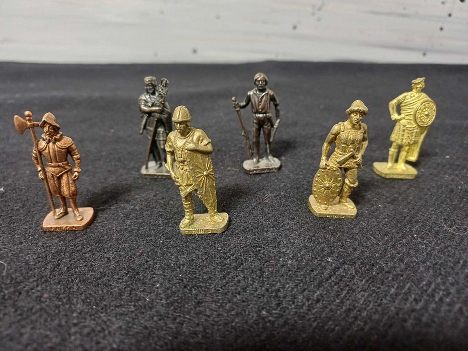 Figuras em metal 6 unidades