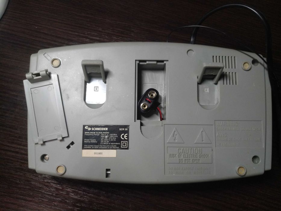 Цифровые часы-будильник Schneider SCR35 с радио FM/MW/LW
