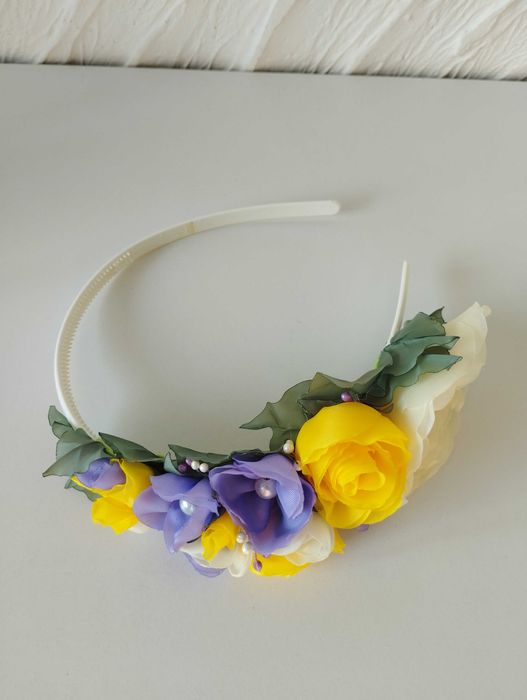 Обруч ручної роботи, квіти виготовлені  з тканини
