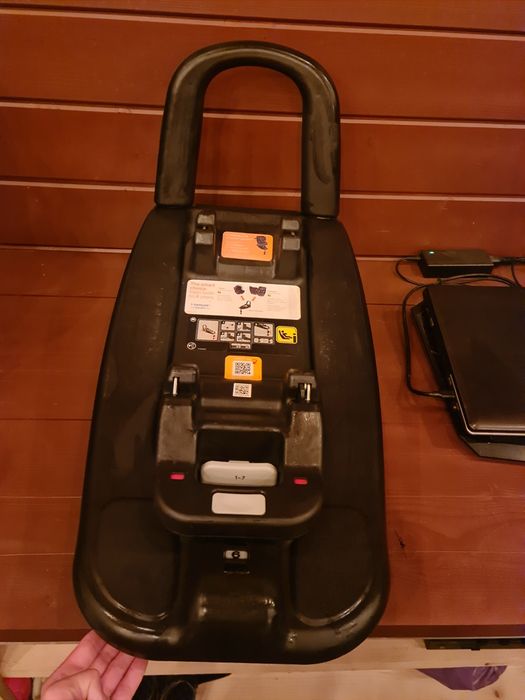 Fotelik samochodowy z bazą