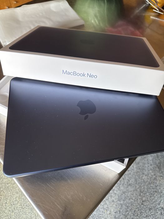 Macbook Neo, 256GB, azul indigo, como novo, comprado no dia  20/07/2026, com fact/ garantia, 700€ negociáveis