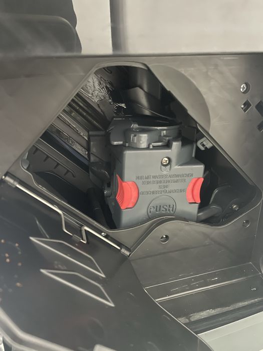 Кофемашина Delonghi Dinamica из Германии обмлужена гарантия 2739 кофе