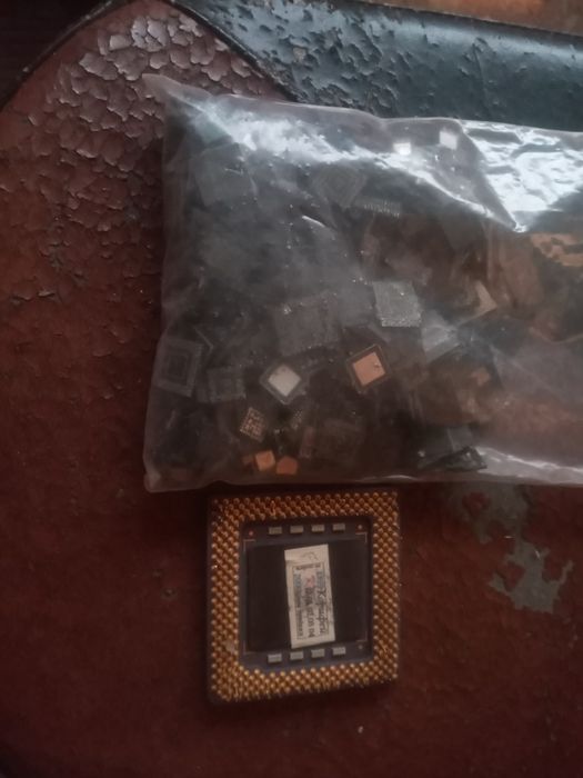 Чіпи з телефонів предлагайте свою ціну