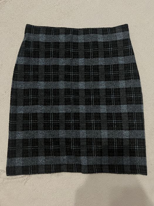 Dopasowana ołówkowa krótka spódnica mini w kratę