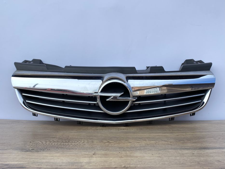 Решітка радіатора Opel Zafira B 2007-2014 Опель Зафіра Б