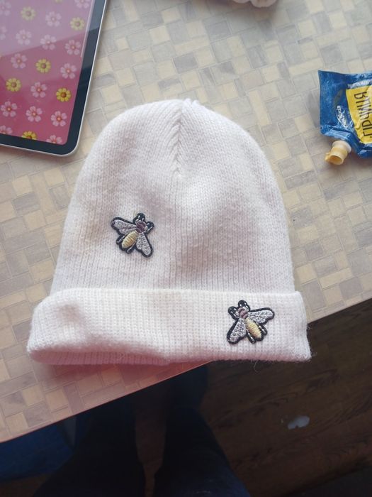 Продам шапку білу