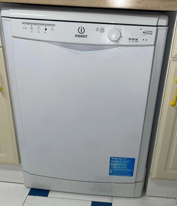 Máquina da loiça Indesit