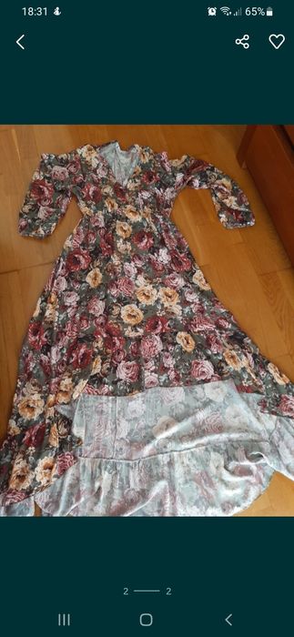 Vestido floral assimétrico