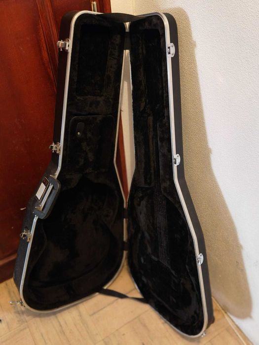 Mala rígida Gator para guitarra clássica ou acústica