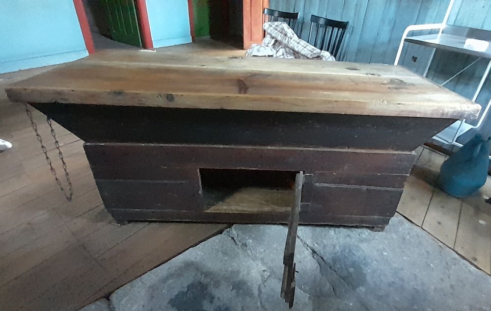 Massadeira antiga/Mesa