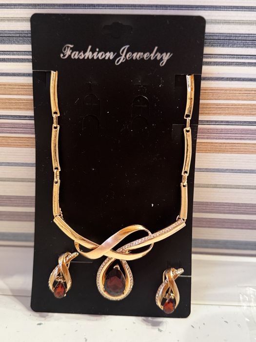 Біжутерія жіноча нова.