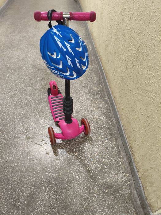 Hulajnoga i kask