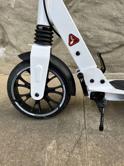 Самокат в чудовому стані ,як для дітей так і для дорослого