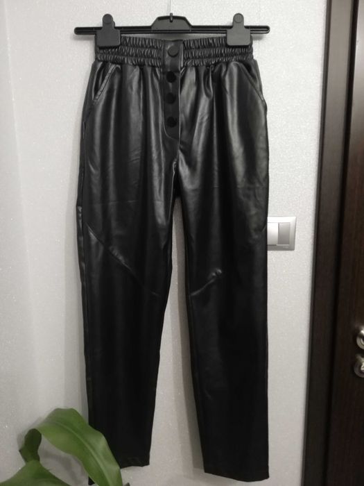 Spodnie lateksowe, jak nowe M