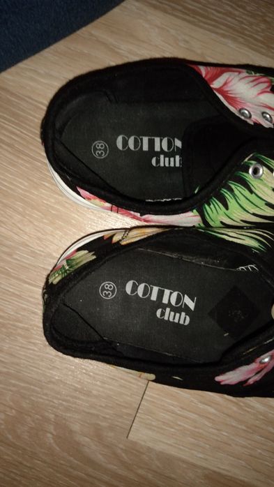 Buty z podwyższeniem w kwiaty