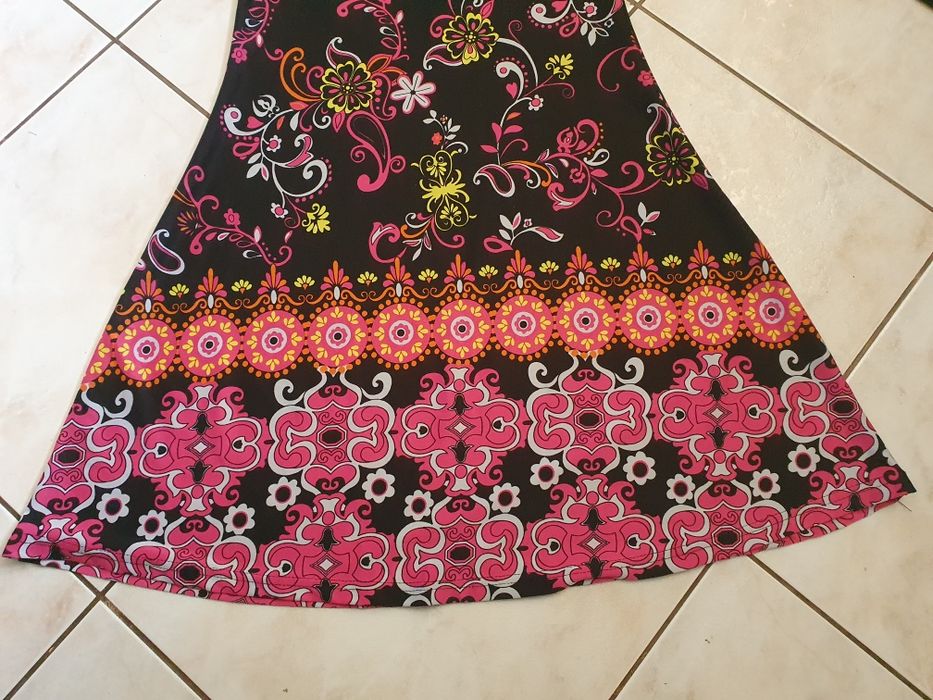 Efektowna sukienka z golfem S/M orientalny wzór