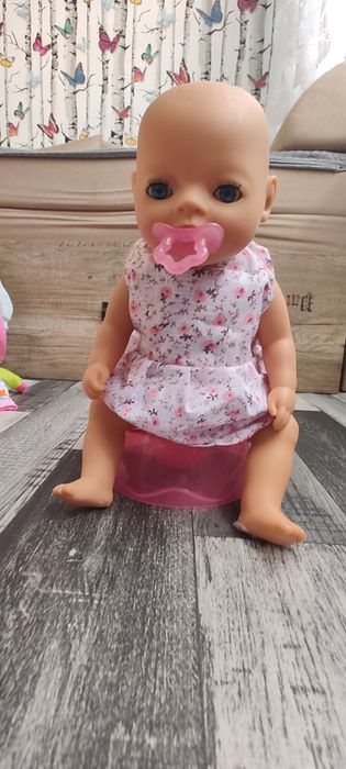 Łóżeczko dla lalek + lalka, ciuszki itd