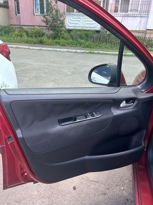 Peugeot 207 робот