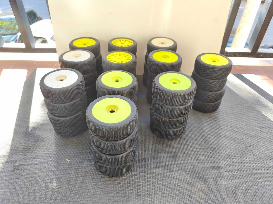 11 Carros de pneus OGO para Buggy 1/8TT