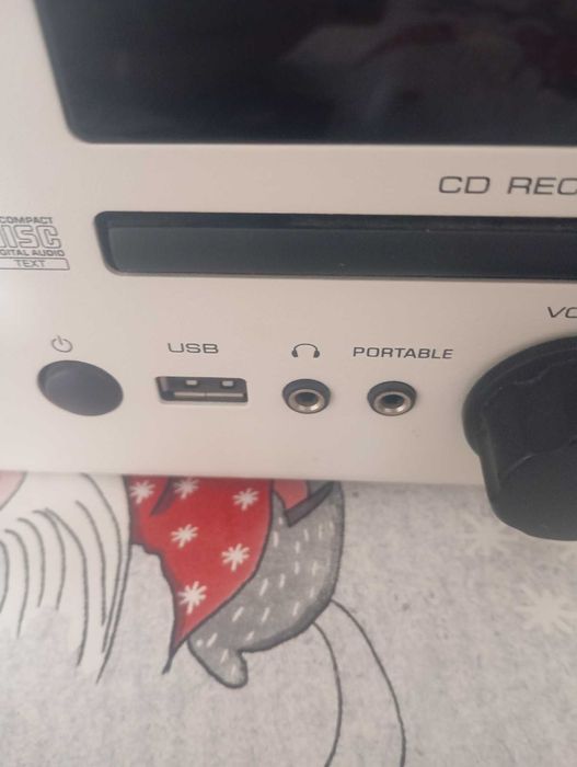 á venda:
Yamaha CRX-040 radio CD em branco.