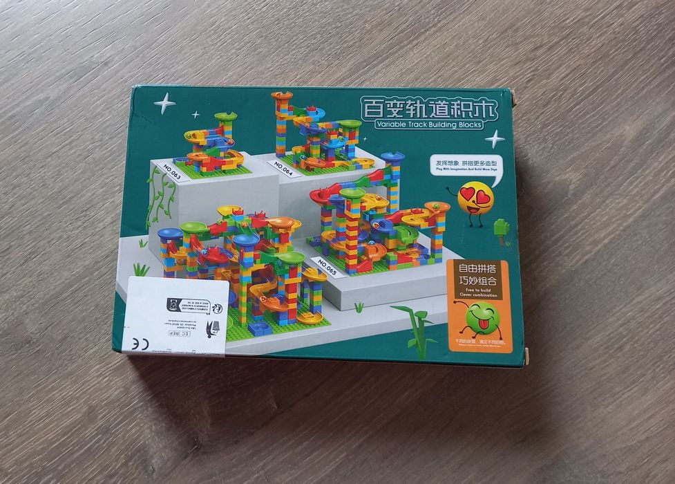 Brinquedo didáctico criança