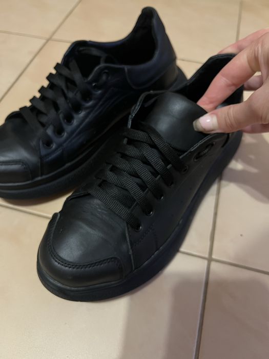 Кросівки жіночі , шкіряні, розмір 38