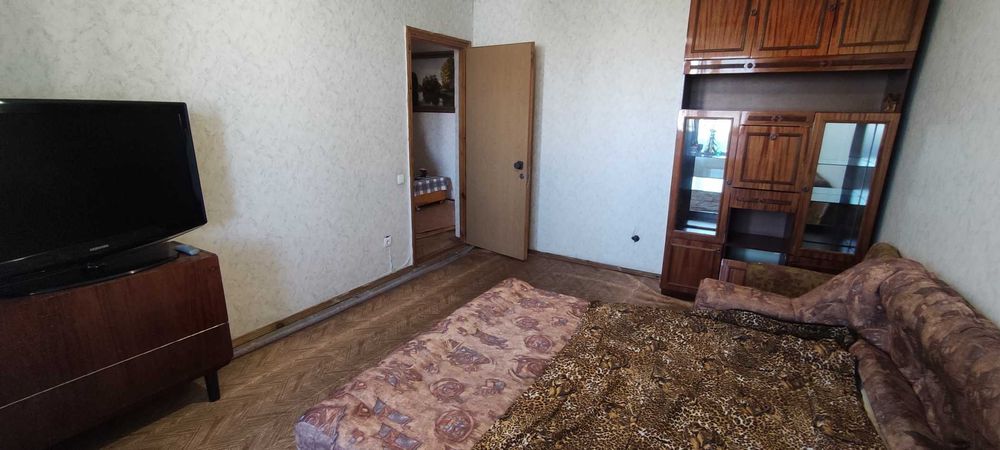 Дарницька площа, Соцмісто, Гашека 7 А,
