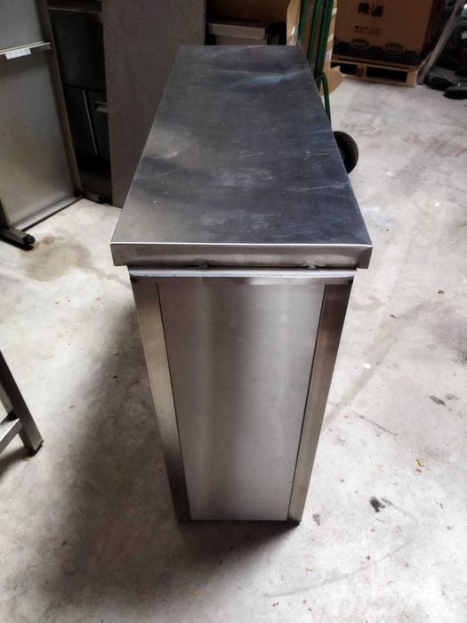 Balcão de apoio em aço inox