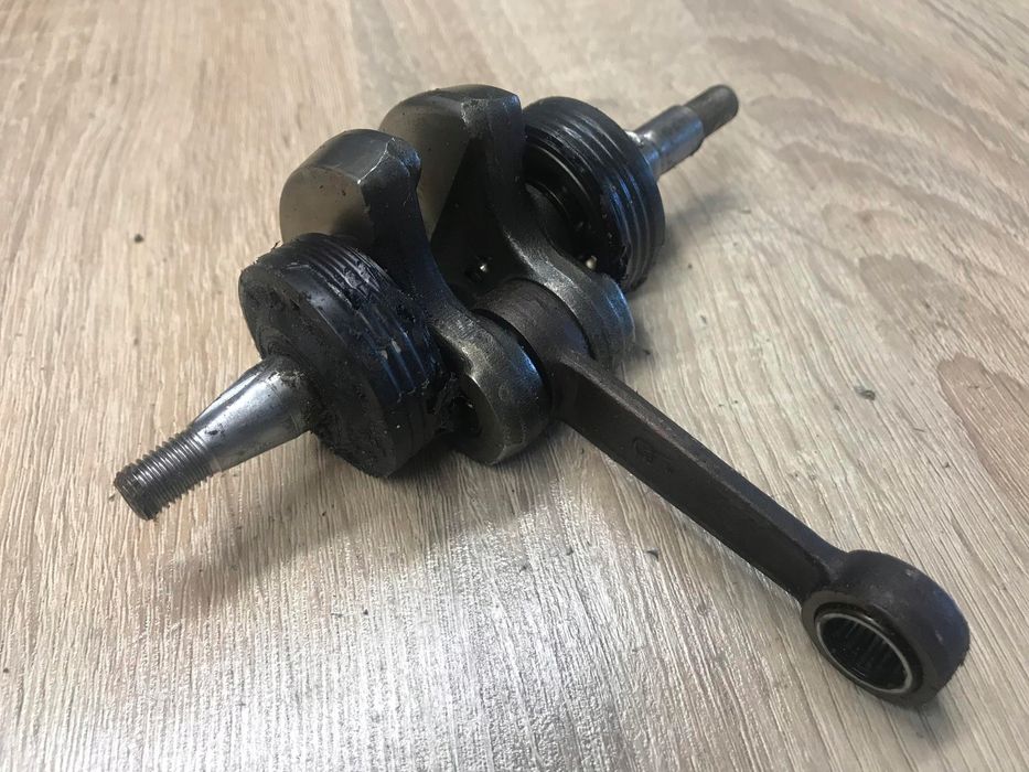 Husqvarna 236 Wał Korbowy Korbowód