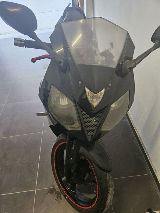 Daelim roadwin 125r