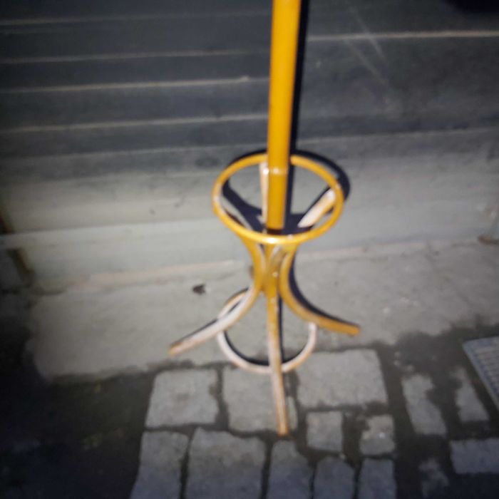 Wieszak stojący drewniany - dostawa Świdnica