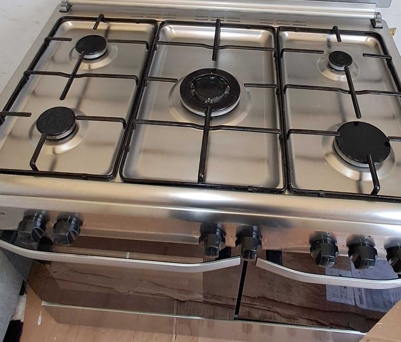 Fogão 5 bocas muito novo.  Pra sair rápido