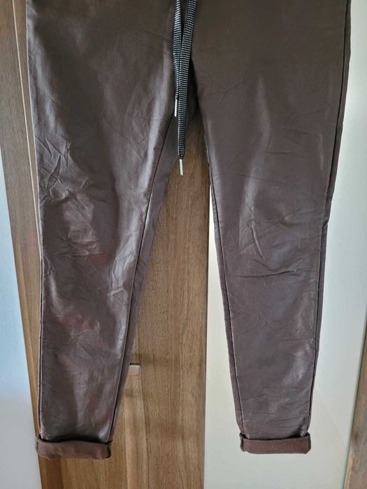 Eleganckie Spodnie Woskowane Rurki 40/L,42/XL