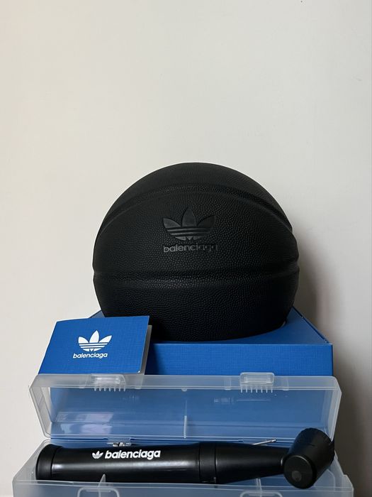 Bola de Basket Balenciaga x Adidas Basketball