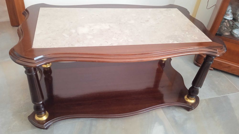 Mesa de sala em mogno e tampo em pedra