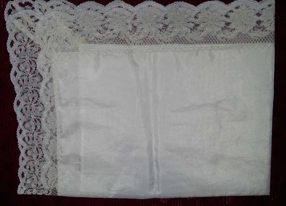 Chusteczka stylonowa z koronką, gładka biała. Rozmiar 50x40cm