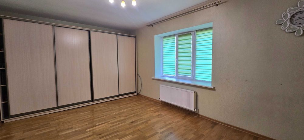 Продам трикімнатну квартиру в центрі міста