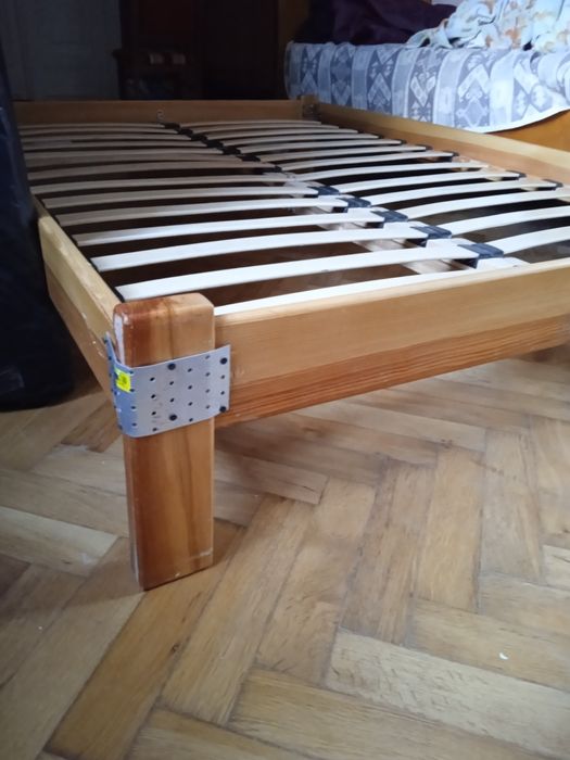 Двоспальне ліжко з матрасом 147x207 см