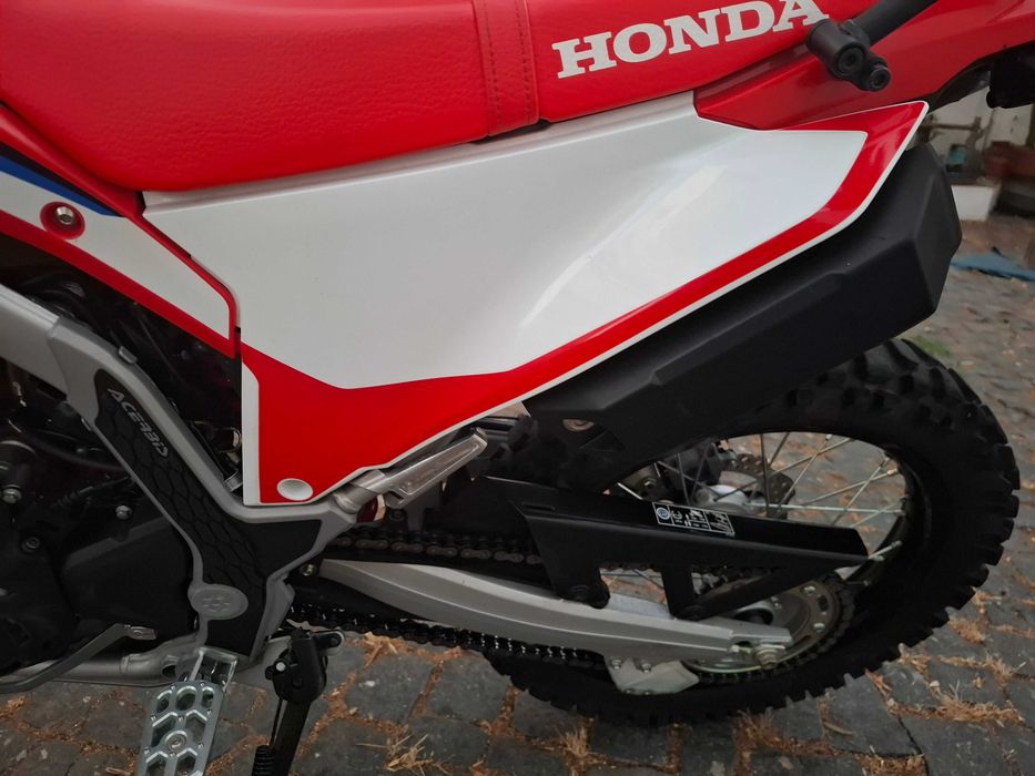 Tampa lateral esquerda para a Honda CRF300L