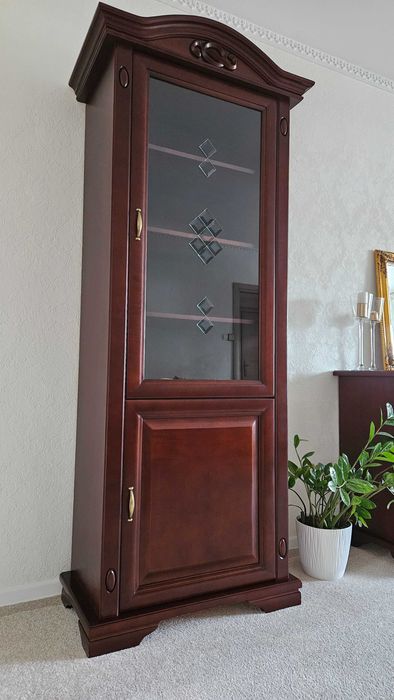 Zestaw mebli drewnianych