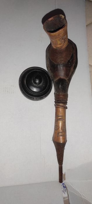 Cachimbo de côco e osso