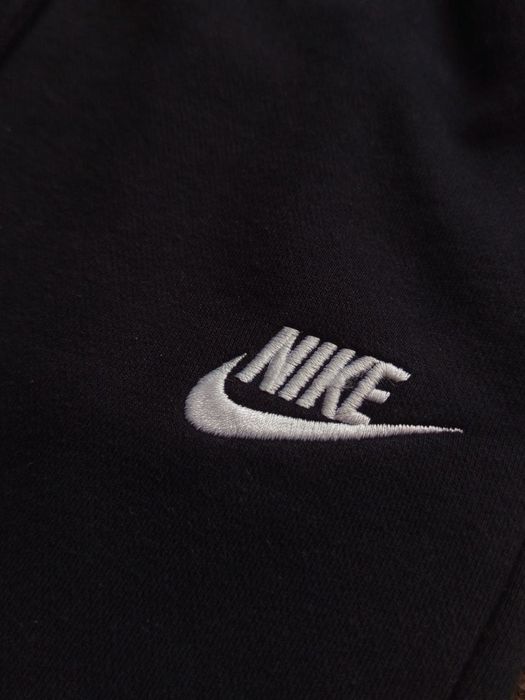 Штани nike б/у оригінал
Нюанси на фото,пит в лс
Заміри в лс
Сайз с-хс
