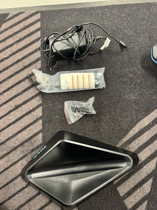 Sprzedam trenażer Tacx NEO 2T Smart.