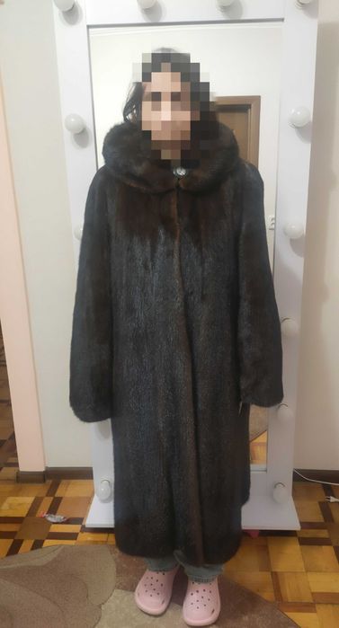 Шуба норкова довга з капюшоном б/в