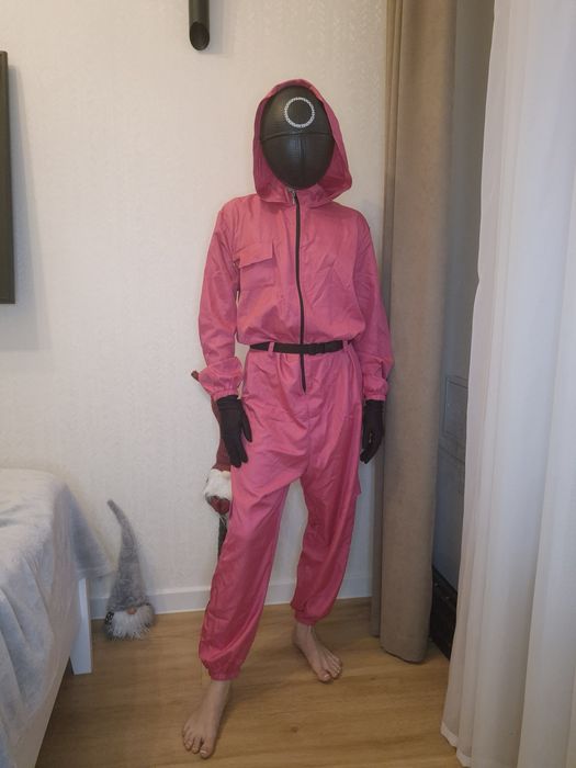 Прокат костюма «Гра в кальмара» рожевий

комбінезон повний комплект